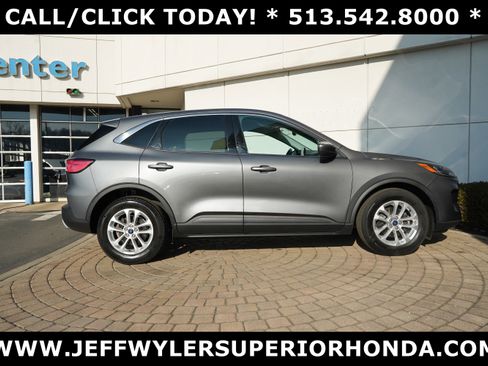 Used 2021 Ford Escape SE w/ Cold Weather Package image 2