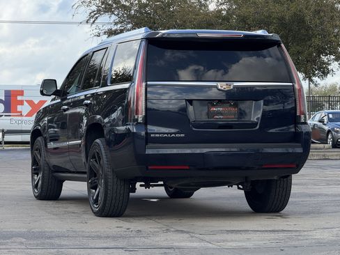 Used 2017 Cadillac Escalade Premium Luxury image 8