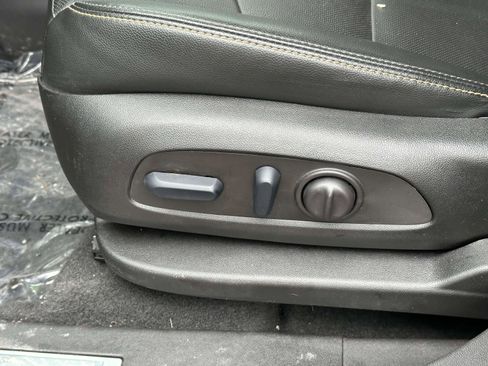 Used 2023 Chevrolet Equinox Premier image 19