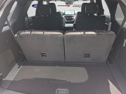 Used 2026 Ford Explorer Platinum RWD image 10