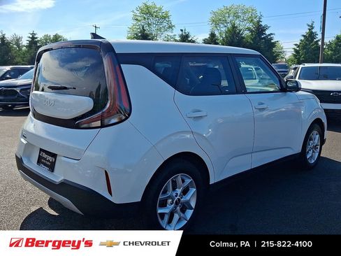 Used 2023 Kia Soul LX w/ Option Group 015 FWD image 5