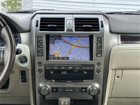 Used 2017 Lexus GX 460 AWD/4WD image 25
