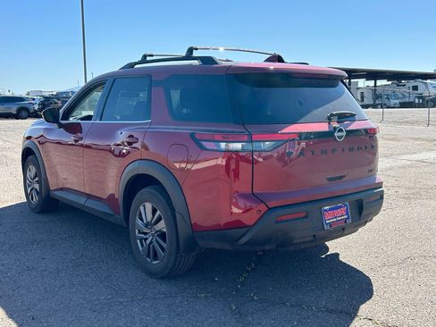 Used 2024 Nissan Pathfinder SV w/ Black Appearance Package image 7