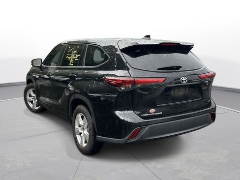 Used 2023 Toyota Highlander L FWD image 8