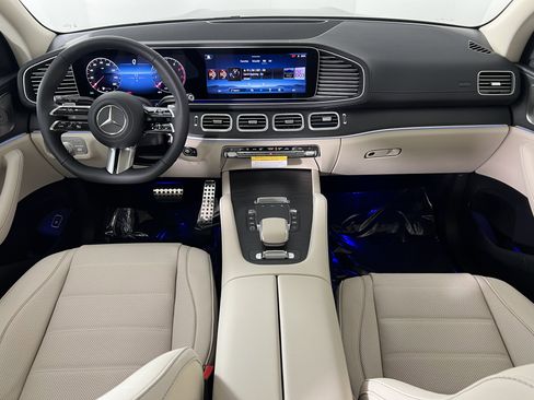 New 2026 Mercedes-Benz GLS 450 4MATIC image 23