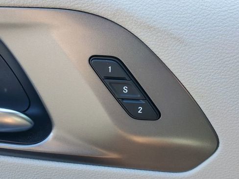 Used 2023 Chrysler Pacifica Touring-L AWD/4WD image 6