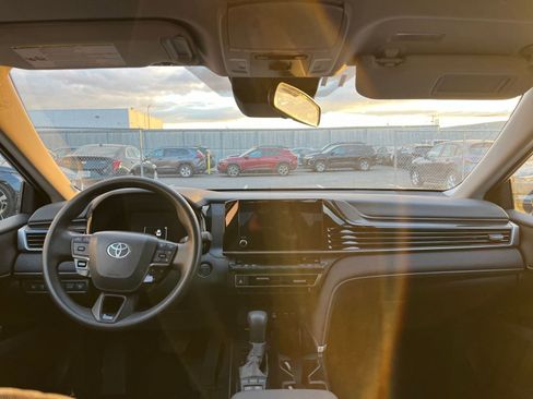 Used 2025 Toyota Camry LE image 32