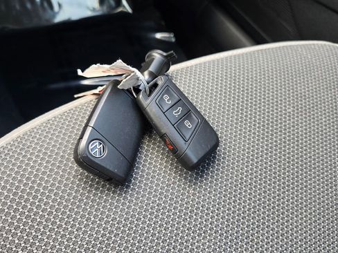 Used 2022 Volkswagen Taos S image 16