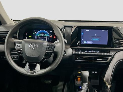 Used 2025 Toyota Camry LE w/ Convenience Package FWD image 18