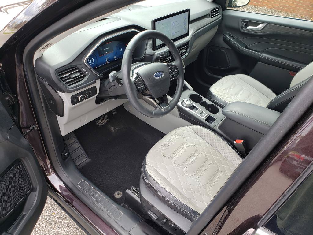 Used 2023 Ford Escape Platinum w/ Premium Technology Package AWD/4WD image 5