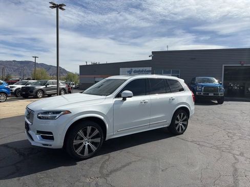 Used 2024 Volvo XC90 B5 Plus AWD/4WD image 12