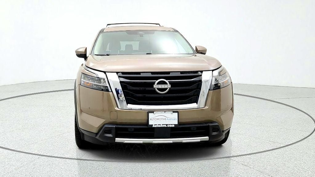 Used 2023 Nissan Pathfinder Platinum AWD/4WD image 2
