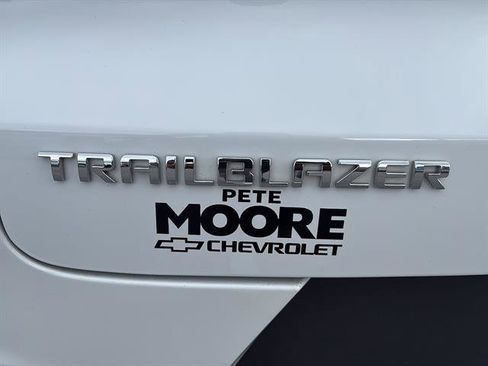 Used 2026 Chevrolet TrailBlazer LT w/ LT Cold Weather Package FWD image 12