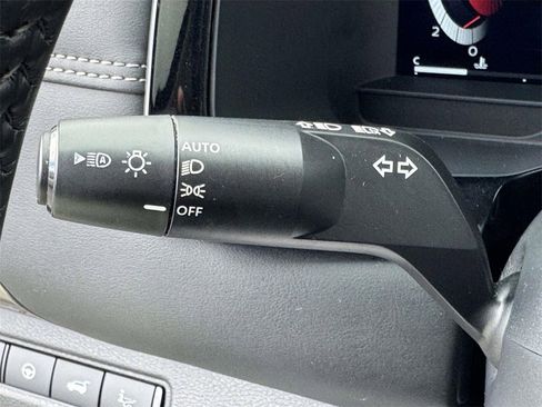 Used 2024 Nissan Pathfinder Platinum image 26