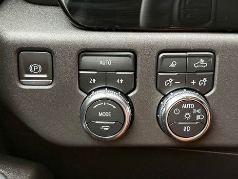Used 2023 GMC Sierra 1500 SLT AWD/4WD image 14