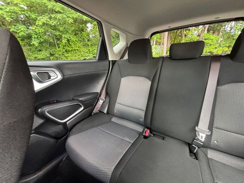 Used 2025 Kia Soul LX w/ LX Technology Package FWD image 38