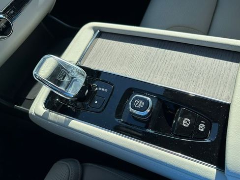 New 2026 Volvo XC90 B6 Ultra image 25