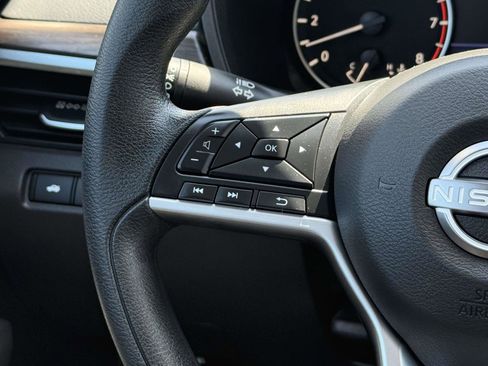 Used 2024 Nissan Altima 2.5 SV FWD image 15