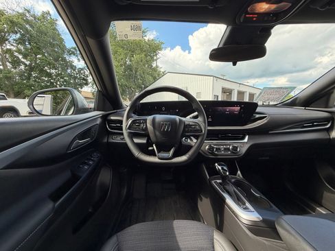 Used 2024 Buick Envista Preferred w/ Convenience I Package FWD image 2