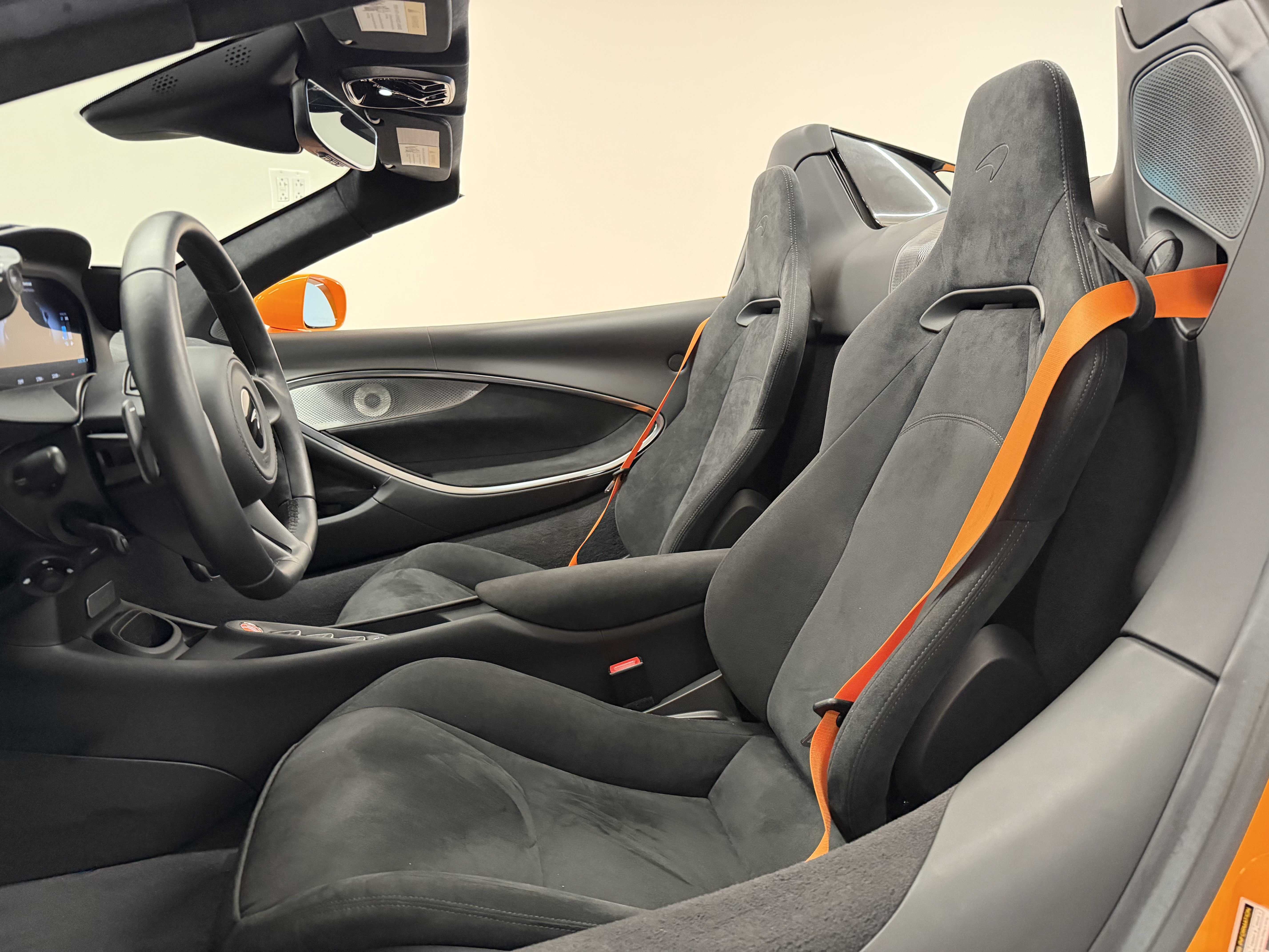 Used 2025 McLaren Artura Spider RWD image 12