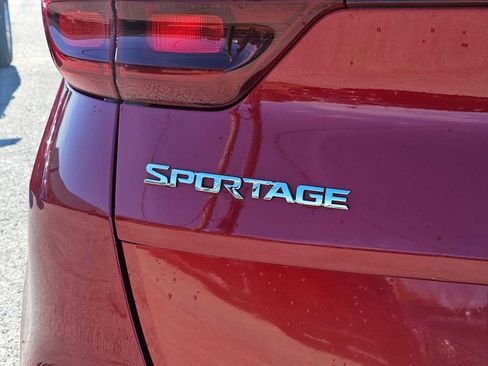 Used 2022 Kia Sportage EX image 12
