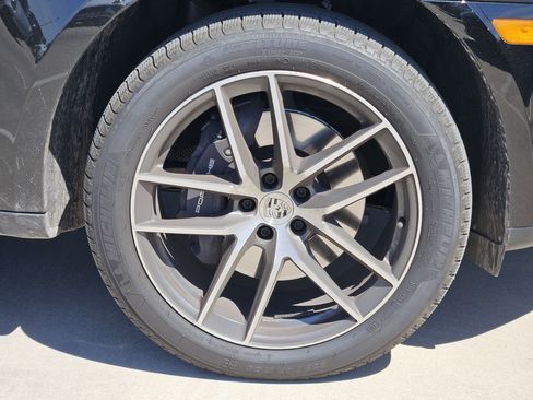 Certified 2026 Porsche Macan image 14