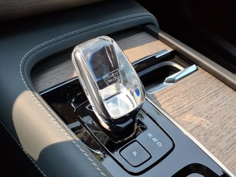Certified 2024 Volvo XC90 B6 Ultimate w/ Protection Package Premier AWD/4WD image 28