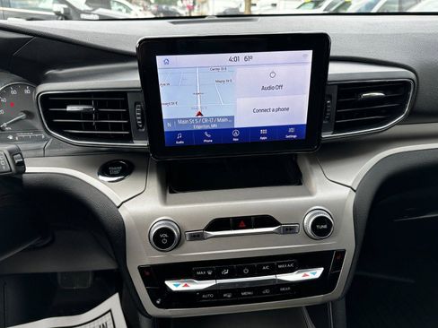 Used 2022 Ford Explorer XLT w/ Equipment Group 202A image 13