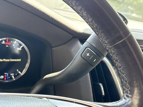 Used 2017 Cadillac Escalade Luxury AWD/4WD image 25