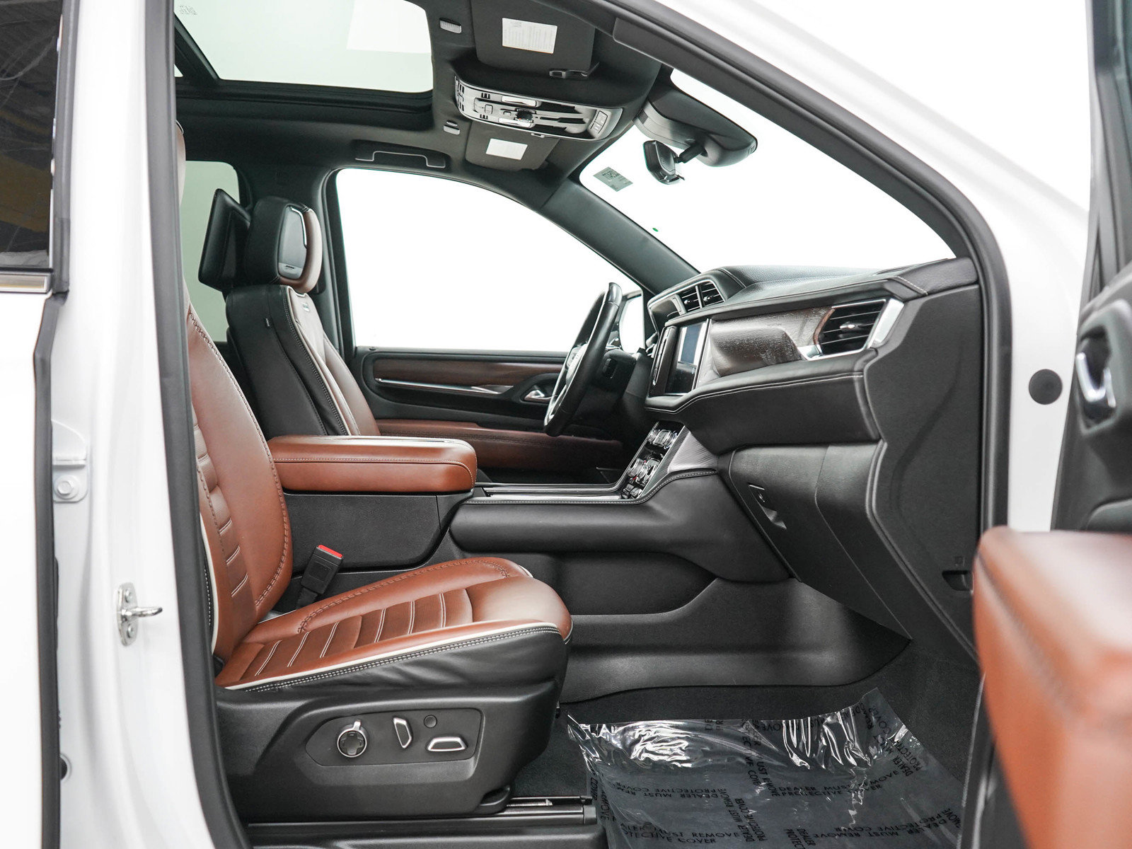 Used 2023 GMC Yukon Denali Ultimate w/ LPO, Floor Liner Package AWD/4WD image 11