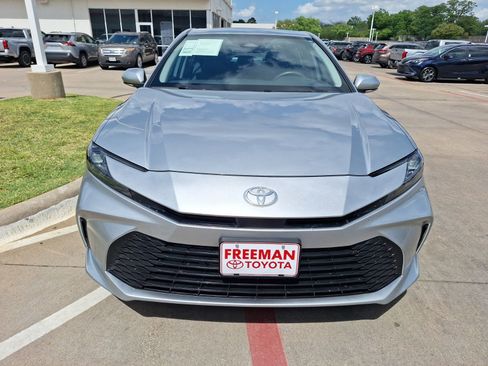 Used 2025 Toyota Camry LE image 9