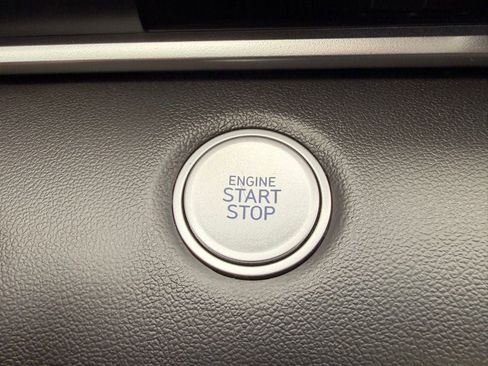 Used 2025 Hyundai Elantra Hybrid FWD image 13