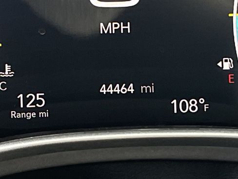 Used 2024 Chrysler Pacifica Touring-L FWD image 38