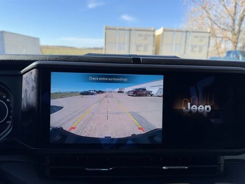 Used 2024 Jeep Gladiator Sport image 25