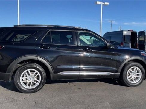 Used 2025 Ford Explorer Active image 2