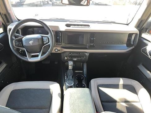 Used 2023 Ford Bronco Wildtrak image 12