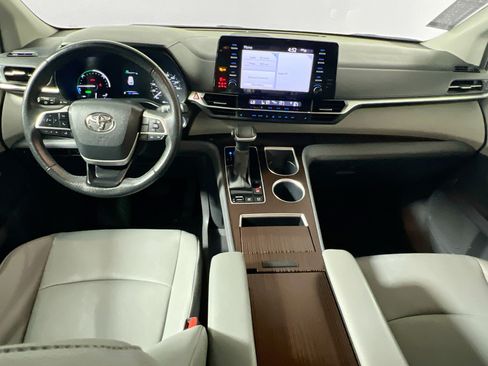 Used 2023 Toyota Sienna XLE FWD image 29