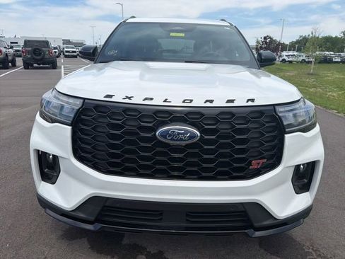 Used 2025 Ford Explorer ST AWD/4WD image 3
