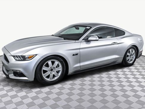 Used 2016 Ford Mustang Premium image 4