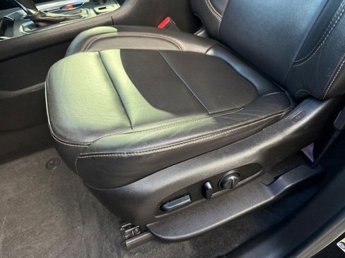 Used 2019 Chevrolet Traverse LT image 19