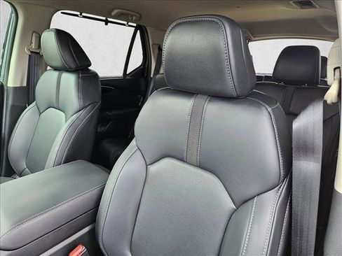 Used 2025 Honda Pilot EX-L image 11