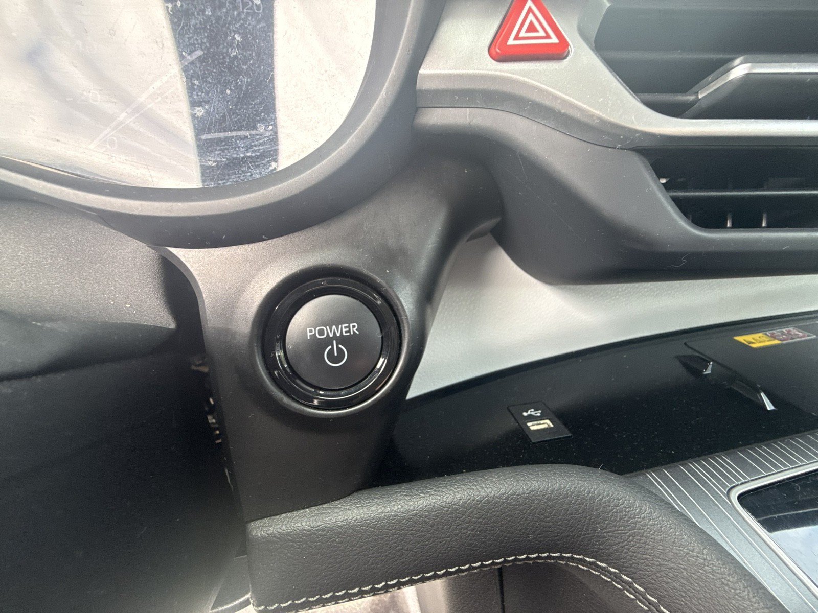 Used 2025 Toyota Sienna LE FWD image 15