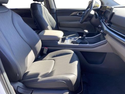 New 2026 Kia Carnival FWD image 26