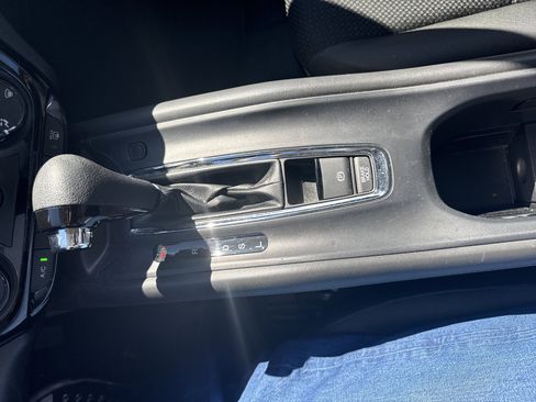 Certified 2022 Honda HR-V LX image 28