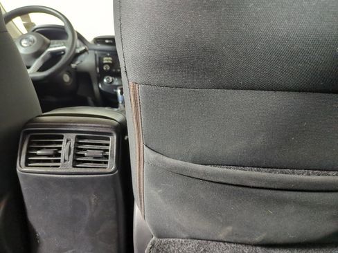 Used 2018 Nissan Rogue Sport S image 30