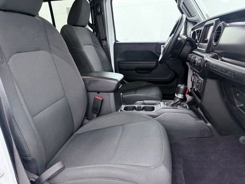 Used 2023 Jeep Wrangler Unlimited w/ Cold Weather Group AWD/4WD image 18