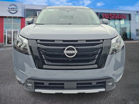 New 2025 Nissan Pathfinder Platinum image 2