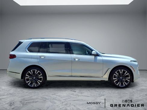 Used 2023 BMW X7 xDrive40i w/ Premium Package AWD/4WD image 8