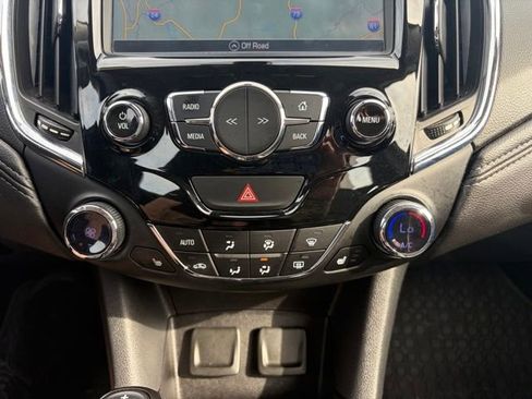 Used 2017 Chevrolet Cruze Premier image 26