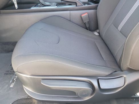 Certified 2025 Hyundai Elantra SE FWD image 20